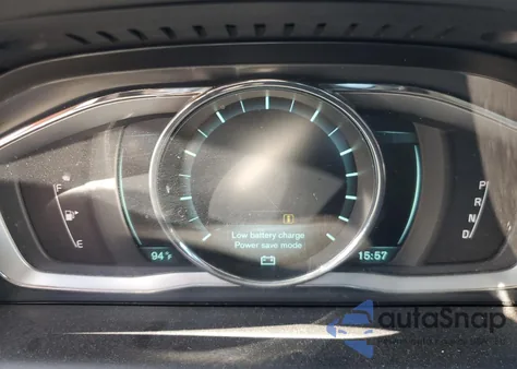 2015 Volvo Xc60 T6 Premier z USA, uszkodzony, nr VIN YV4902RB2F2620589